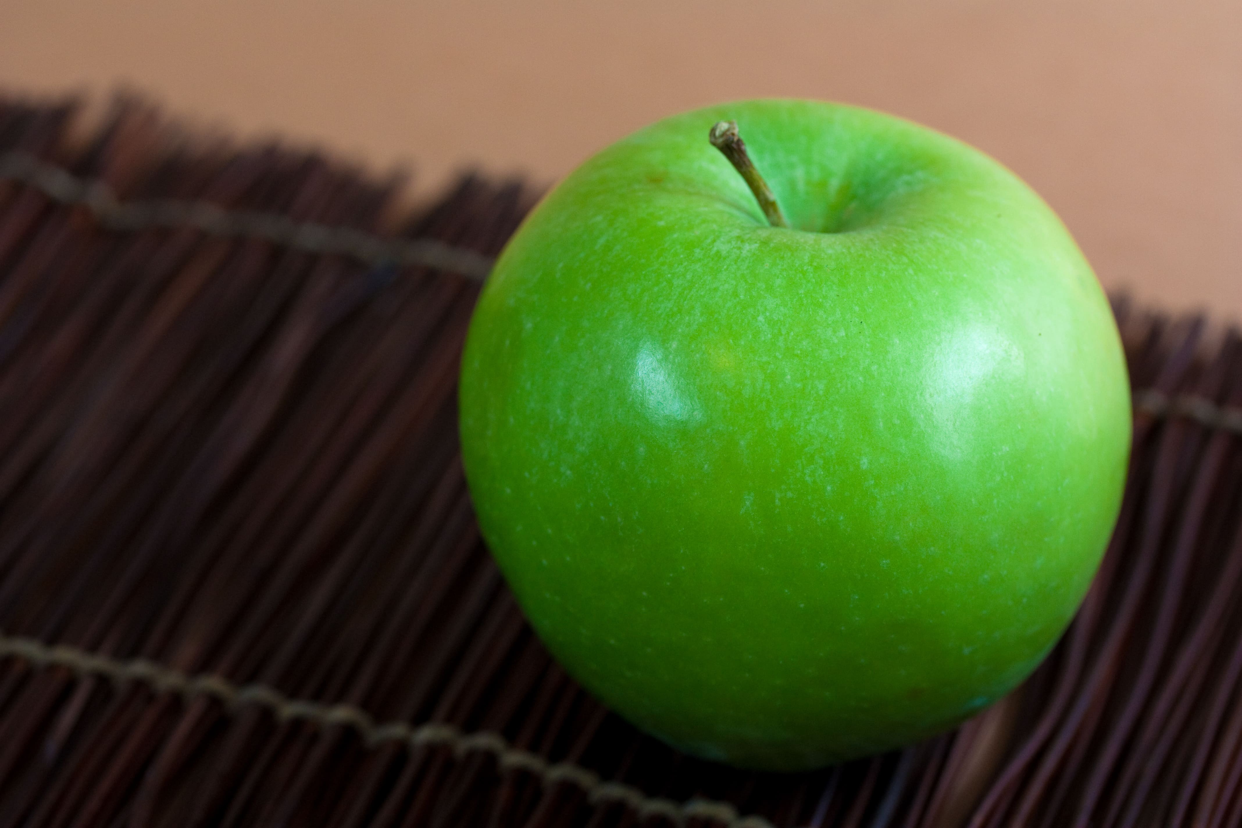 Колит, язва, гастрит развиваются из-за чрезмерного потребления яблок 